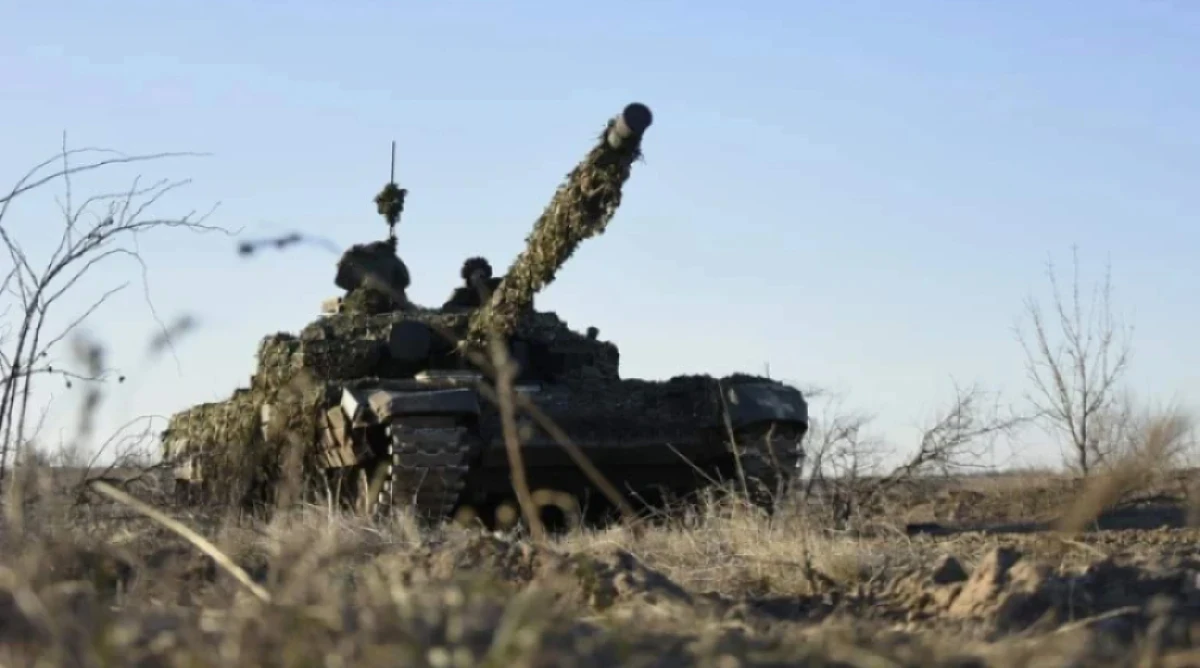 Українські військові на танку