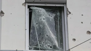 пошкоджене вікно, обстріл