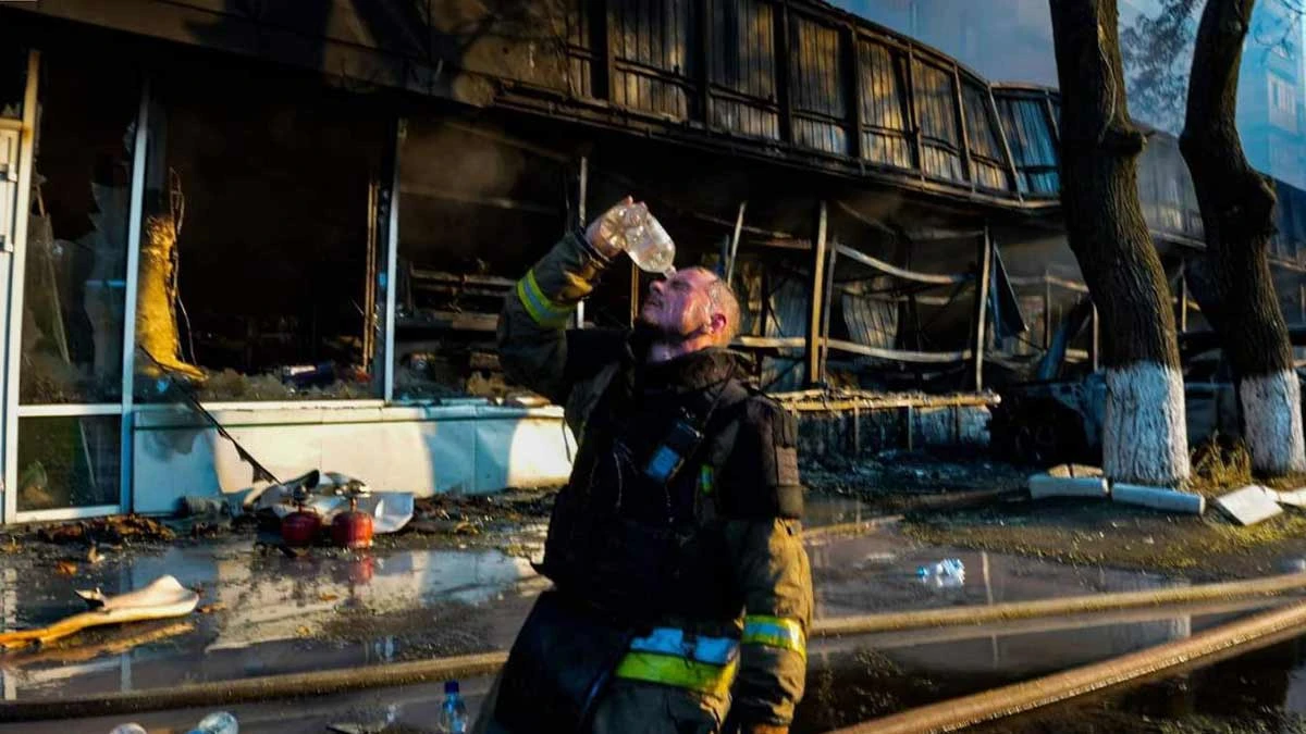 знищей магазин будматеріалів, рятувальник