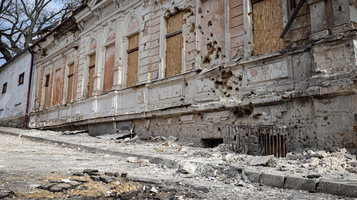 пошкоджена будівля