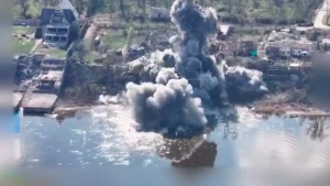 удар, вибух