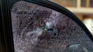 розбите скло в машині