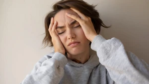 у жінки болить голова