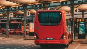 Автобус на автостанції