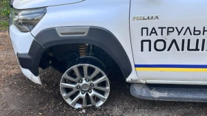 авто поліції після наїзду на міну