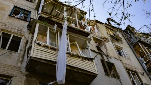 пошкоджена багатоповерхівка, Херсон