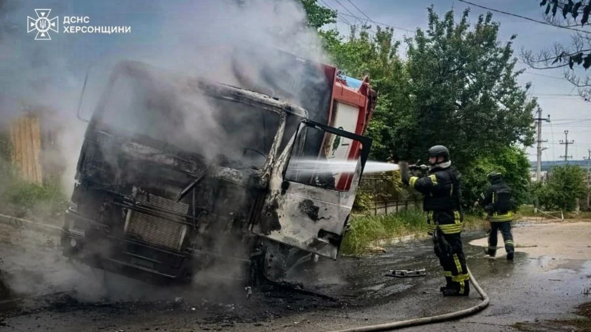 Наслідки обстрілу вантажівки