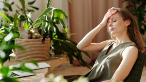 у жінки болить голова