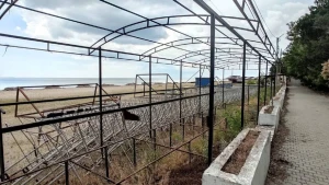 Порожні пляжі Скадовська у липні 2022 року