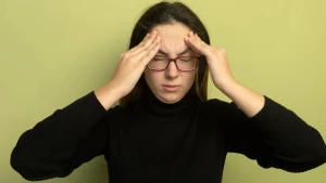 у жінки болить голова