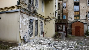 Наслідки російського обстрілу в середмісті Херсона 31 травня 2025 року