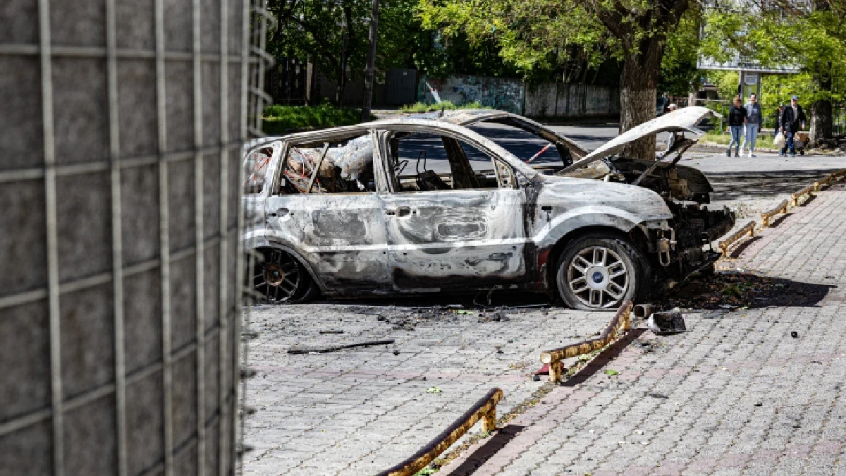 Автівка, яку атакували дроном війська РФ у Херсоні