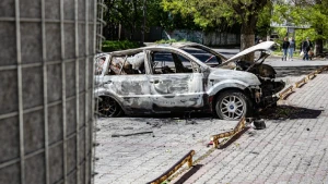 Автівка, яку атакували дроном війська РФ у Херсоні