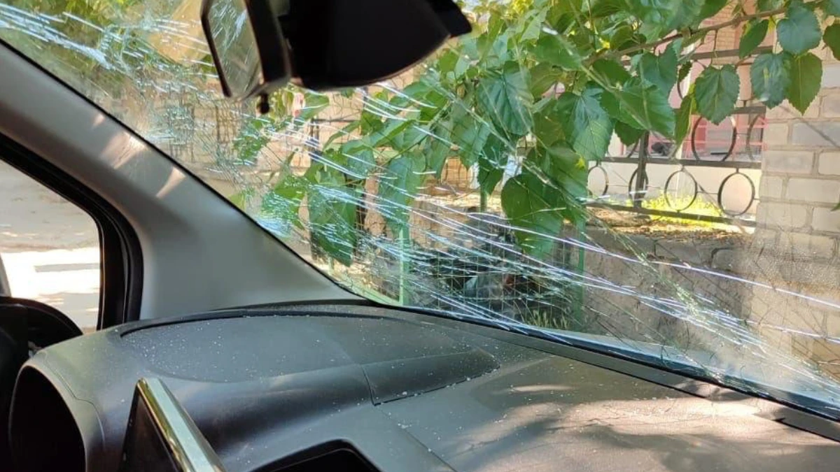Пошкоджений службовий автомобіль 