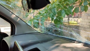 Пошкоджений службовий автомобіль 