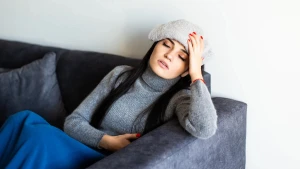 у жінки болить голова