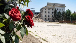 Авіаудар по будівлі Херсонської ОВА 