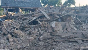 зруйнований будинок