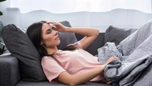 у жінки болить голова