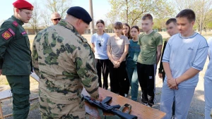 Діти на військові грі "Зарниця" на окупованому лівобережжі Херсонщини