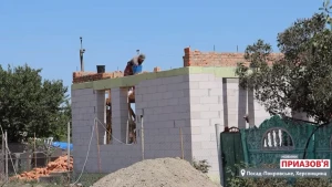 Відбудова будинку в селі Посад-Покровське на Херсонщині. Скриншот з відео "Новин Приазов'я"
