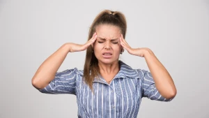 у жінки болить голова