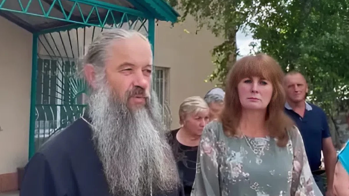 Вікторія Целорунго і священник