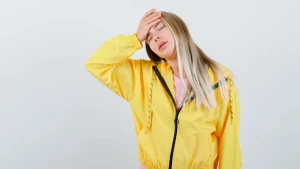 у жінки болить голова