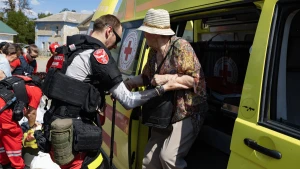 Евакуація з мікрорайону Корабел. Фото: Олександр Андрющенко/Вгору