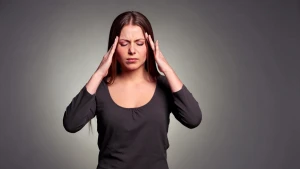 у жінки болить голова