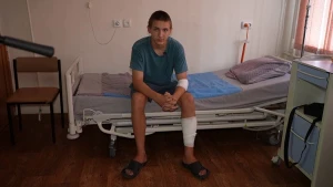 Поранений під час атаки дрона РФ у Херсоні 13-річний Ілля у лікарні, 11 серпня 2025 року