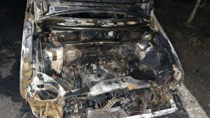 Машина, яку підпалили у Херсоні 