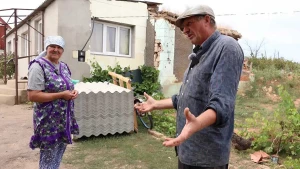 Жителі Білогірки Тетяна і Сергій на своєму подвір’ї