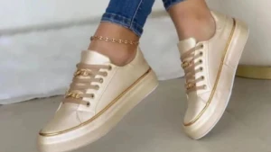 жіночі кросівки золотистого кольору