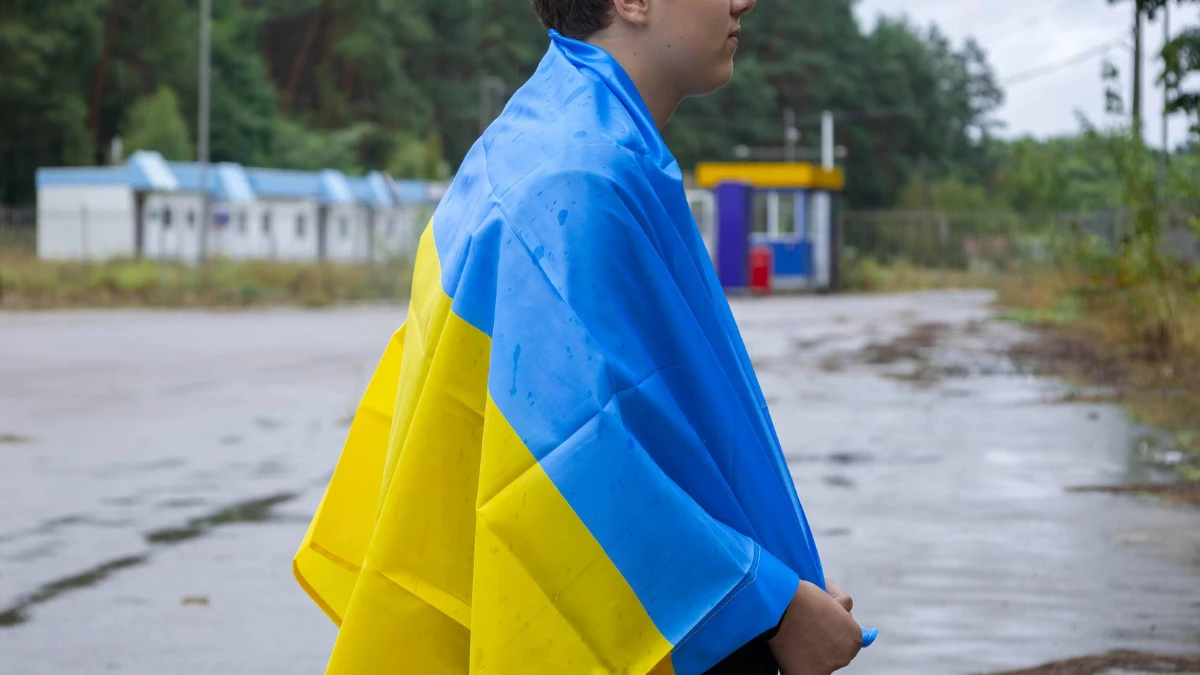 хлопець, прапор