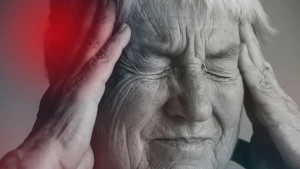 у жінки болить голова