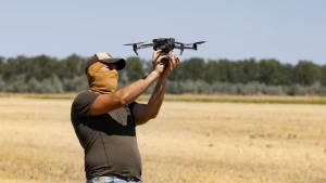 військовий, дрон