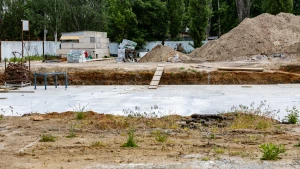 Місце будівництва однієї з підземних шкіл у Херсоні. Фото: «Вгору»
