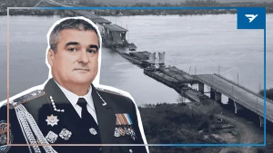 Віталій Лапчук на фоні зруйнованого Антонівського мосту