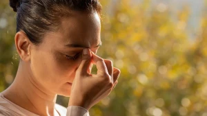 у жінки болить голова