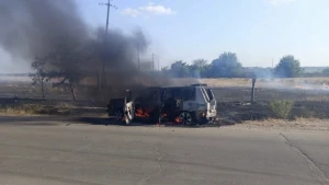 Постраждале від російської атаки цивільне авто на дорогах Херсонщини