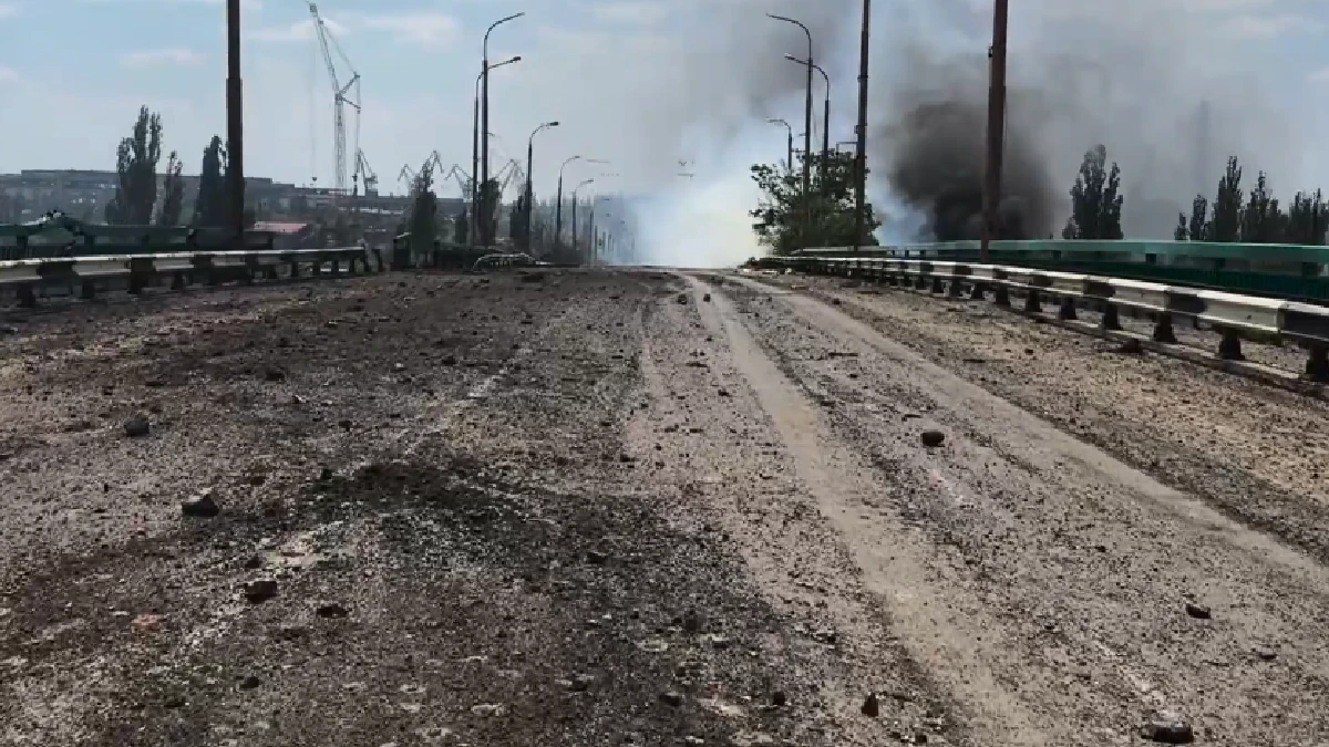 Мікрорайон Корабел у Херсоні після обстрілу російських військових. Скриншот з відео Херсонської ОВА.