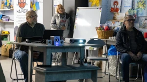 Фото з показу фільму  “Скло — моє нереалізоване життя” у хабі “На Розі”. Усі фото у матеріалі: Олександра Андрющенка/”Вгору”