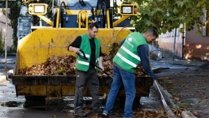 Працівники комунальної служби у Херсоні
