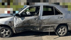 Наслідки атаки військ РФ по цивільній автівці у Херсоні