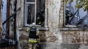 Наслідки пожежі у середмісті Херсона. Фото: "Вгору"/Олександр Андрющенко