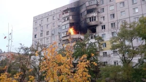 Наслідки артилерійського обстрілу військами РФ Корабельного району Херсона. Фото: ГУ Нацполіції у Херсонській області