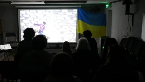 Показ фільму “Моя золота дитина” в укритті Херсона. Усі фото в матеріалі Устина Данчука/”Вгору”