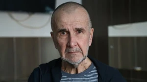 Звільнений з російського полону ексмер Херсона Володимир Миколаєнко в лікарняній палаті у Києві, 28 серпня 2025 року