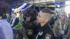 Олена Петролай та Пан